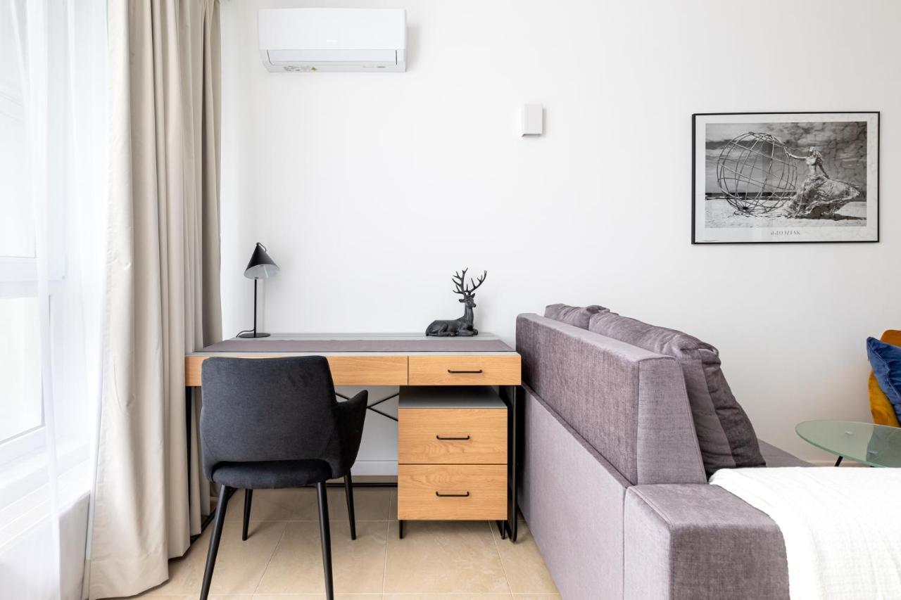 Sierpinskiego 1A - Studio With Balcony & Desk - Remote Work By Noclegi Renters Варшава Екстериор снимка