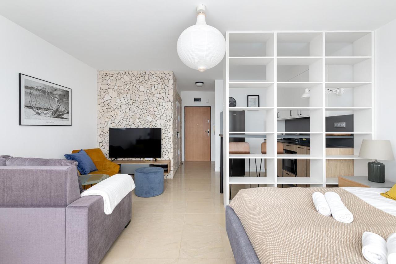 Sierpinskiego 1A - Studio With Balcony & Desk - Remote Work By Noclegi Renters Варшава Екстериор снимка